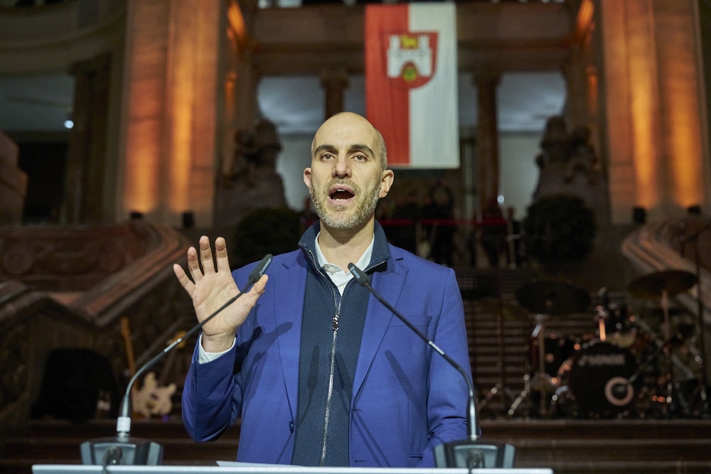 Oberbürgermeister Belit Onay beim Die Band AMINA - Neujahresempfang 2024 im Neuen Rathaus Hannover am 08.01.2024 © Ulrich Stamm