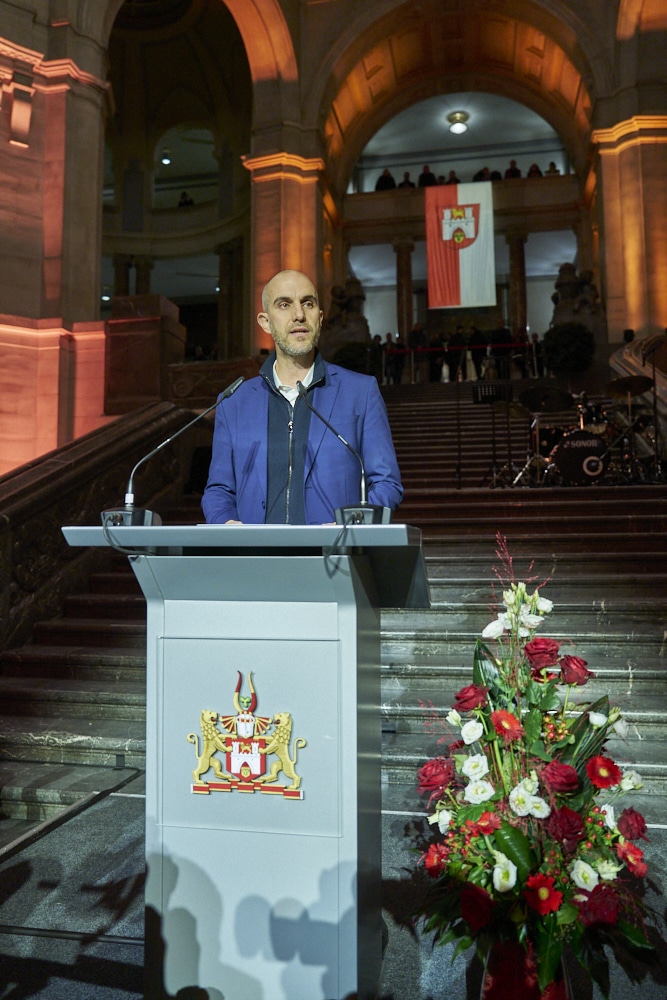 Oberbürgermeister Belit Onay beim Die Band AMINA - Neujahresempfang 2024 im Neuen Rathaus Hannover am 08.01.2024 © Ulrich Stamm