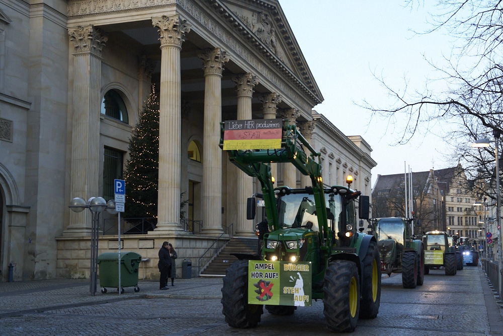 Protest der Landwirte und Bauern der Region Hannover und aus Niedersachsen in der Innenstadt von Hannover und am Landtagsgebäude am 11.01.2024 © Ulrich Stamm