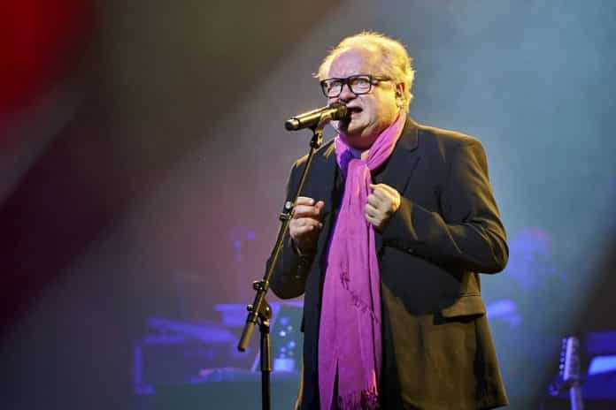 Heinz Rudolf Kunze und Verstärkung auf KÖNNEN VOR LACHEN-Tour 2024 im Theater am Aegi in Hannover © Ulrich Stamm