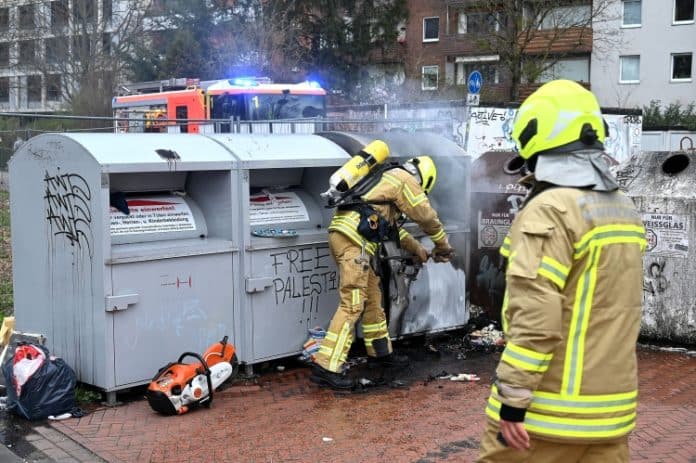 Feuer in Altkleidercontainer in der Voltmerstraße in Hannover-Hainholz