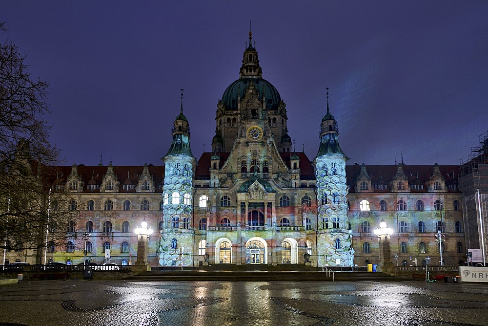 Neues Rathaus Hannover wird anlässlich Handball-Turniers illuminiert © Ulrich Stamm