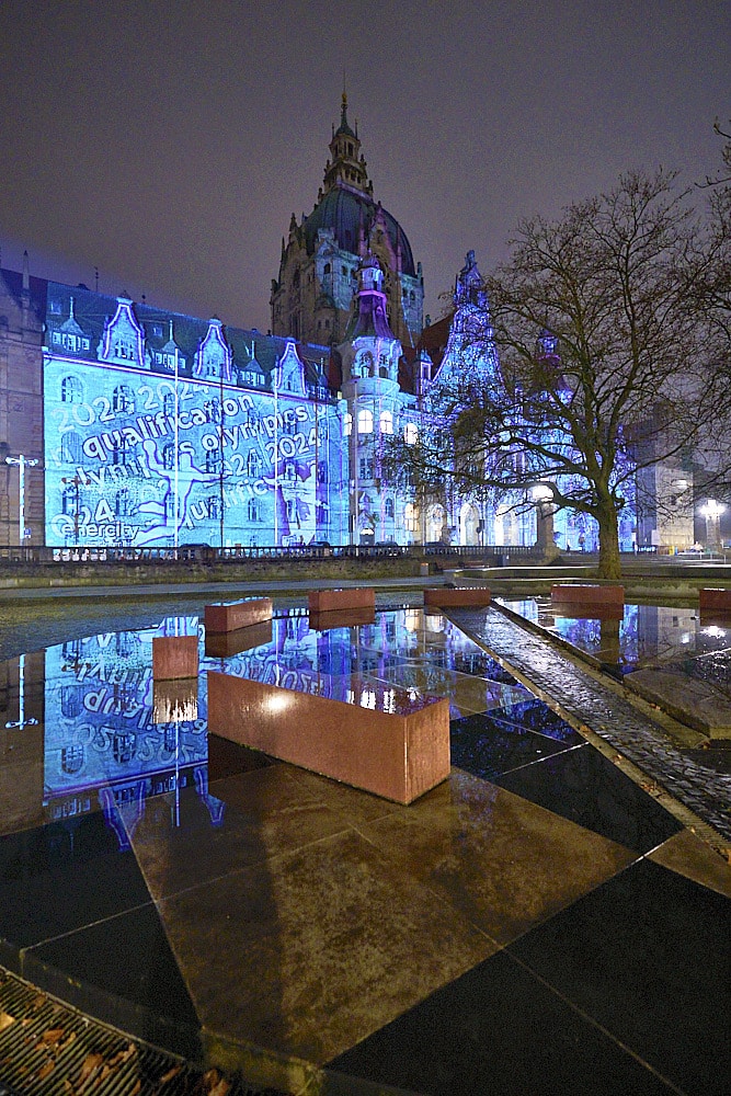 Neues Rathaus Hannover wird anlässlich Handball-Turniers illuminiert © Ulrich Stamm