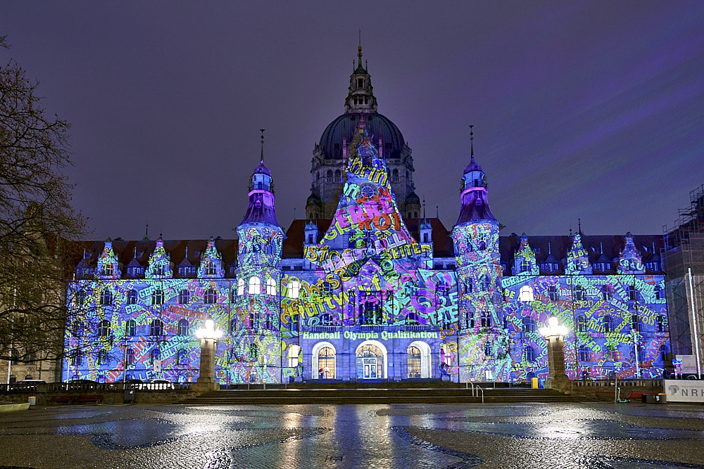 Neues Rathaus Hannover wird anlässlich Handball-Turniers illuminiert © Ulrich Stamm