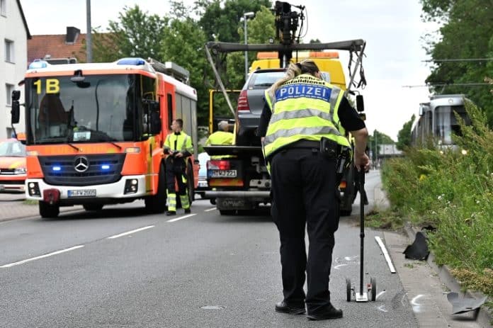 Verkehrsunfall auf der Schulenburger Landstrasse in Hannover Vinnhorst fordert zwei Verletzte