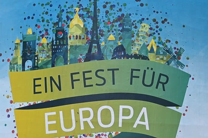 Eine Woche vor der Europa-Wahl – das Europafest auf dem Opernplatz