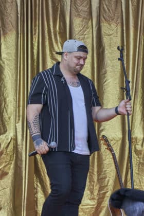 Georg Stengel als Support von Roland Kaiser auf dessen Tournee 50 Jahre - 50 Hits - Die große Tournee zum 50. Bühnenjubiläum - Heinz von Heiden Arena in Hannover / Niedersachsen / Deutschland am 21.06.24 © Ulrich Stamm