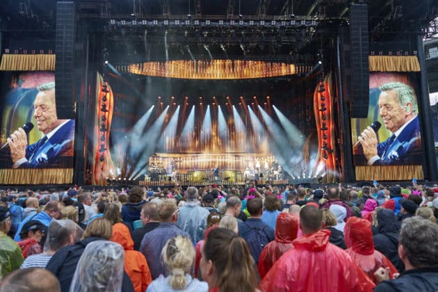 Roland Kaiser mit seiner Tournee 50 Jahre - 50 Hits - Die große Tournee zum 50. Bühnenjubiläum - Heinz von Heiden Arena in Hannover / Niedersachsen / Deutschland am 21.06.24 © Ulrich Stamm