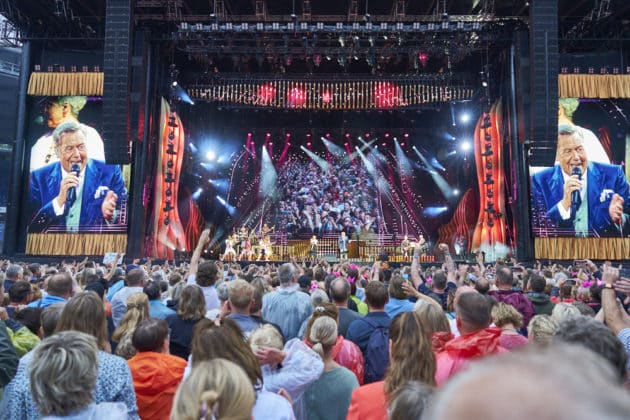 Roland Kaiser mit seiner Tournee 50 Jahre - 50 Hits - Die große Tournee zum 50. Bühnenjubiläum - Heinz von Heiden Arena in Hannover / Niedersachsen / Deutschland am 21.06.24 © Ulrich Stamm