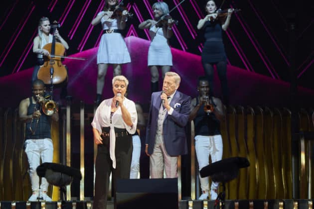 Roland Kaiser mit seiner Tournee 50 Jahre - 50 Hits - Die große Tournee zum 50. Bühnenjubiläum - Heinz von Heiden Arena in Hannover / Niedersachsen / Deutschland am 21.06.24 © Ulrich Stamm