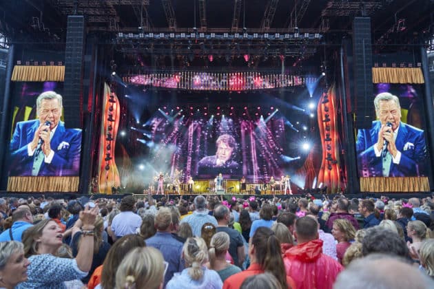 Roland Kaiser mit seiner Tournee 50 Jahre - 50 Hits - Die große Tournee zum 50. Bühnenjubiläum - Heinz von Heiden Arena in Hannover / Niedersachsen / Deutschland am 21.06.24 © Ulrich Stamm