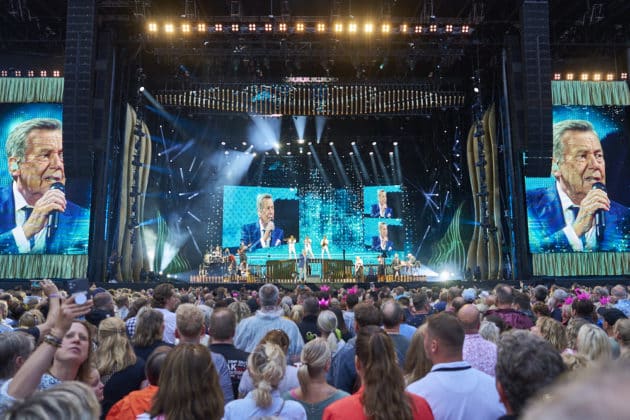 Roland Kaiser mit seiner Tournee 50 Jahre - 50 Hits - Die große Tournee zum 50. Bühnenjubiläum - Heinz von Heiden Arena in Hannover / Niedersachsen / Deutschland am 21.06.24 © Ulrich Stamm