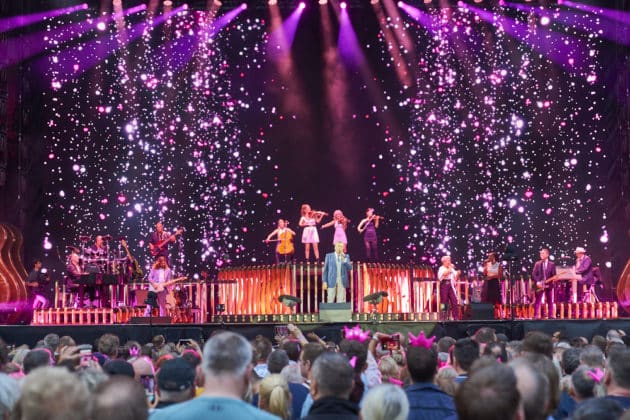 Roland Kaiser mit seiner Tournee 50 Jahre - 50 Hits - Die große Tournee zum 50. Bühnenjubiläum - Heinz von Heiden Arena in Hannover / Niedersachsen / Deutschland am 21.06.24 © Ulrich Stamm