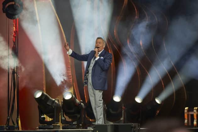 Roland Kaiser mit seiner Tournee 50 Jahre - 50 Hits - Die große Tournee zum 50. Bühnenjubiläum - Heinz von Heiden Arena in Hannover / Niedersachsen / Deutschland am 21.06.24 © Ulrich Stamm