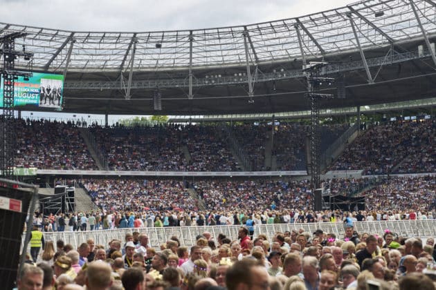 Aufgrund von Unwetterwarnungen wurde der Stadioninnenraum zum Konzert von Roland Kaiser auf dessen Tournee 50 Jahre - 50 Hits - Die große Tournee zum 50. Bühnenjubiläum für ca.45 min evakuiert - Heinz von Heiden Arena in Hannover / Niedersachsen / Deutschland am 21.06.24 © Ùlrich Stamm