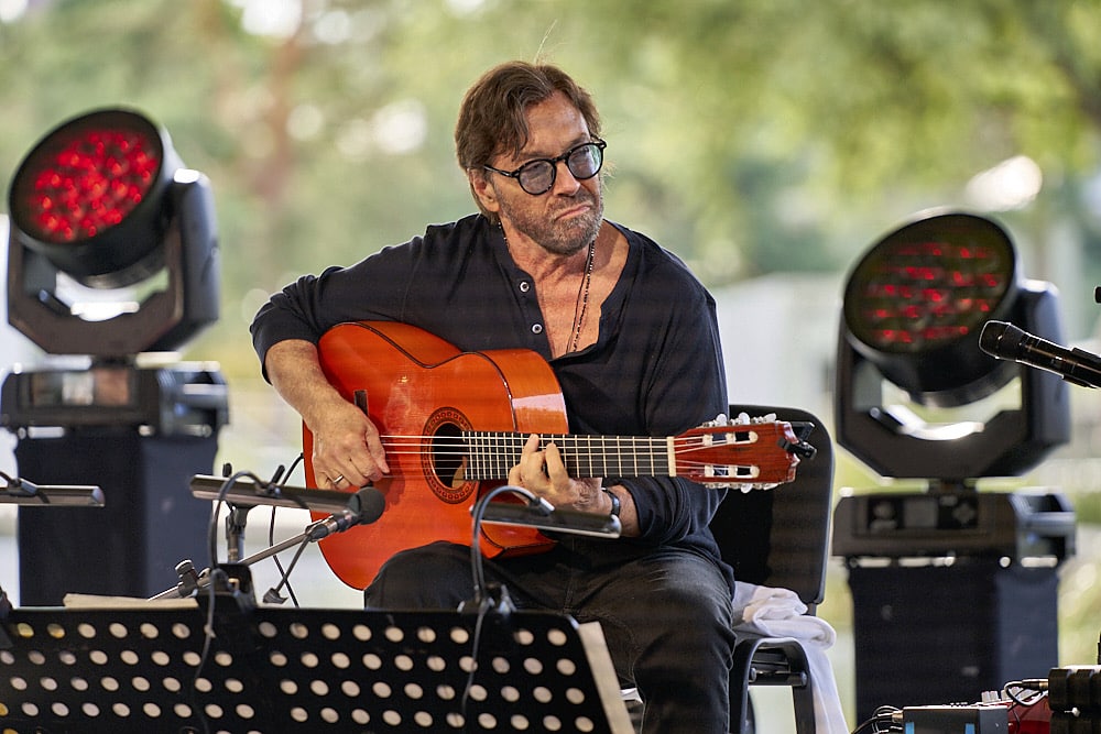 Al Di Meola Trio beim Sommerfestival 2024 BEATS, BAND und BEACH in der Autostadt Wolfsburg - Autostadt in Wolfsburg am 24.07.24 © Ulrich Stamm