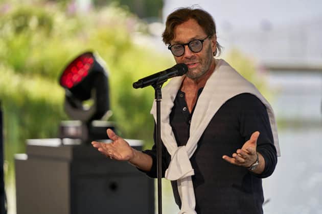 Peo Alfonsi an der Gitarre - Al Di Meola Trio beim Sommerfestival 2024 BEATS, BAND und BEACH in der Autostadt Wolfsburg - Autostadt in Wolfsburg am 24.07.24 © Ulrich Stamm