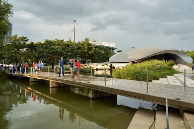 Wegen einer Unwetterwarnung des DWD musste kurz vor Beginn des Konzertes das Publikum evakuiert werden; das Konzert begann 50 min später - Jan Delay beim Sommerfestival 2024 BEATS, BAND und BEACH in der Autostadt Wolfsburg - Autostadt in Wolfsburg am 12.07.2024 © Ulrich Stamm