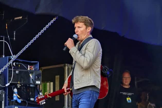 James Blunt spielt das finale Konzert des Sommerfestival 2024 in der Autostadt Wolfsburg am 4.August 2024 - Autostadt in Wolfsburg © Ulrich Stamm