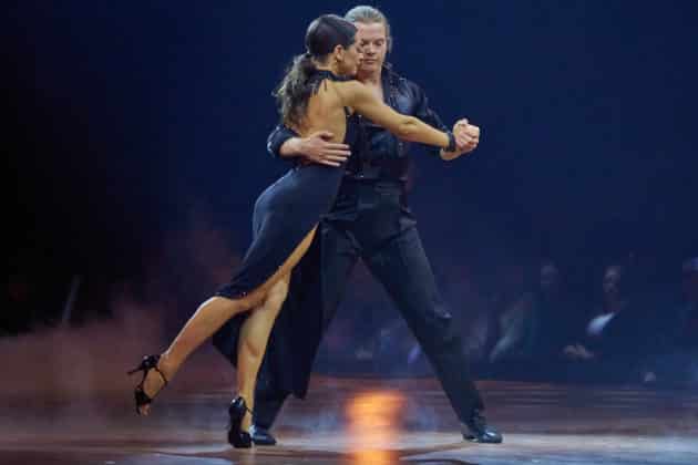 Gabriel Kelly und Malika Dzumaev- Let's dance - Die Show 2024 - ZAG Arena in Hannover am 15.11.2024 © Ulrich Stamm