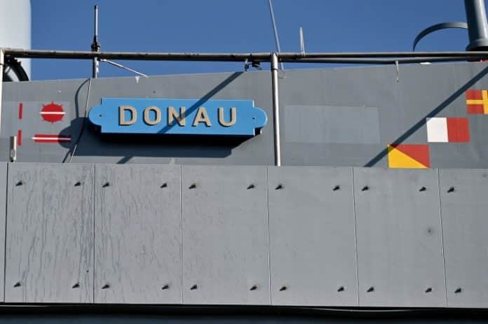 Tender Donau (A 516) im Hafen von Stralsund
