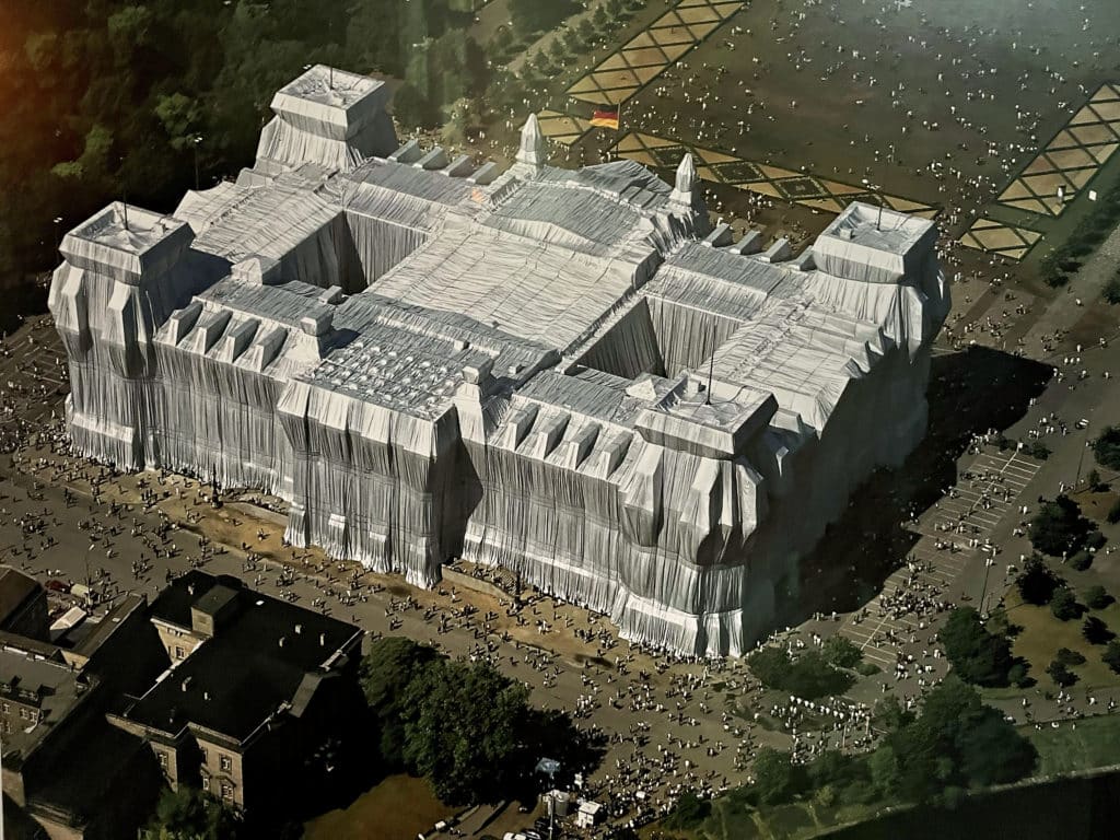 Wrapped Reichstag 1995 in Berlin - Quelle:Privat
