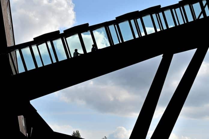 Höchste freistehende Rolltreppe in Deutschland in Essen auf dem Gelände der Zeche Zollverein - Die Rolltreppen bringen die Besucher des Ruhr-Museums auf die 24-Meter-Ebene