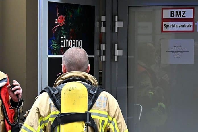 Auslösung einer Sprinkleranlage führt zu Feuerwehreinsatz in Hannovers City