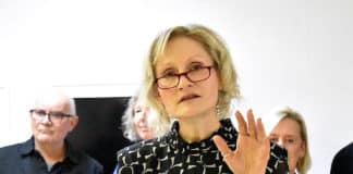 Simone Liedtke führte in die neue Ausstellung ein