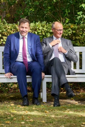 hintere Reihe v.l. n.n., n.n., Reem Alabali Radovan,  Bundesministerin für wirtschaftliche Zusammenarbeit und Entwicklung, Dr.Stefanie Hubig,  Bundesministerin der Justiz und für Verbraucherschutz, Dr.Johann Wadphul, Bundesminister des Auswärtigen, B