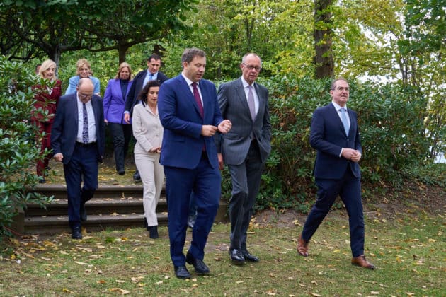 v.l. Lars Klingbeil, Friedrich Merz, Alexander Dobrindt, Dorothe Bär und weitere