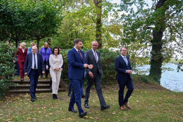v.l. Lars Klingbeil, Friedrich Merz, Alexander Dobrindt, Dorothe Bär und weitere