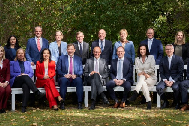 hintere Reihe v.l. Reem Alabali Radovan,  Bundesministerin für wirtschaftliche Zusammenarbeit und Entwicklung, n.n., Dr.Stefanie Hubig,  Bundesministerin der Justiz und für Verbraucherschutz, Dr.Johann Wadphul, Bundesminister des Auswärtigen, Boris P