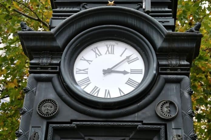 Vor 140 Jahren (am 14.11.1885) wurde die erste Kröpcke-Uhr ihrer Bestimmung übergeben