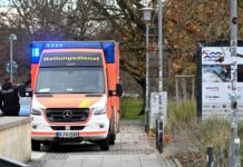 Nicht ganz ungefährlich … Eine Person verunglückt beim Surfen auf der Leinewelle – Rettungsdienst der Feuerwehr am Hohen Ufer