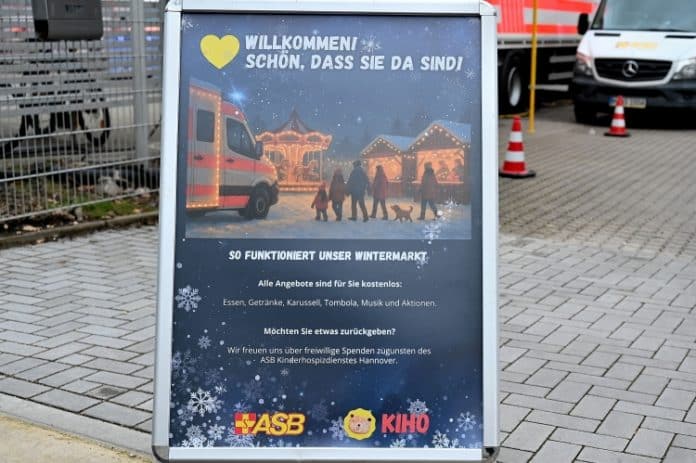 Charity Wintermarkt des Arbeiter-Samariter-Bundes (ASB) in der ASB-Rettungswache in der Petersstraße für den ASB Kinderhospizdienst