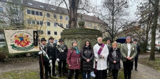 Der Bezirksrat Döhren-Wülfel gedachte den Opfern von Krieg und Gewalt Der Bezirksrates Döhren-Wülfel gedachte den Opfern von Krieg und Gewalt