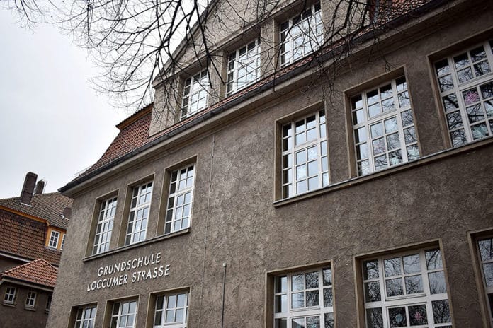 Wird saniert und bekommt eine große Sporthalle: Grundschule Loccumer Straße