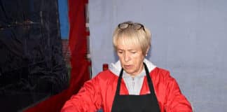 Der Mittelfelder Adventsmarkt lockte mit Waffeln und heißem Apfelpunsch Beim SoVD gab es Kartoffelpuffer mit Apfelmus