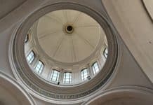 Schönes hören – Gutes tun Blick in die Kuppel der Basilika St. Clemens