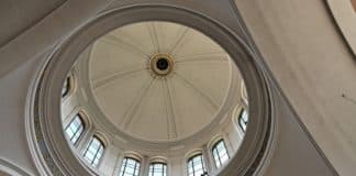 Schönes hören – Gutes tun Blick in die Kuppel der Basilika St. Clemens