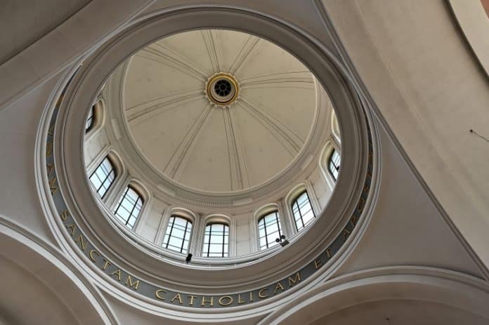 DSC 4801 - Stadtreporter.de Blick in die Kuppel der Basilika St. Clemens