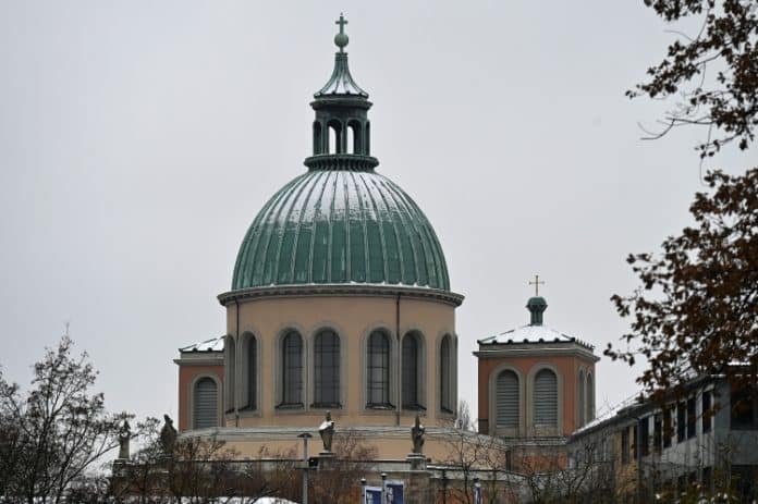 Basilika St. Clemens - Über 200 Krippenspiele, Christmetten und Gottesdienste in der Katholischen Kirche in der Region Hannover an Heiligabend und zu Weihnachten