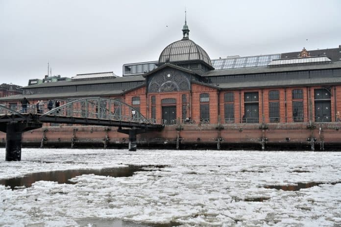 Eiszeit in Hamburg – Eisschollen vor der Altonaer Fischauktionshalle