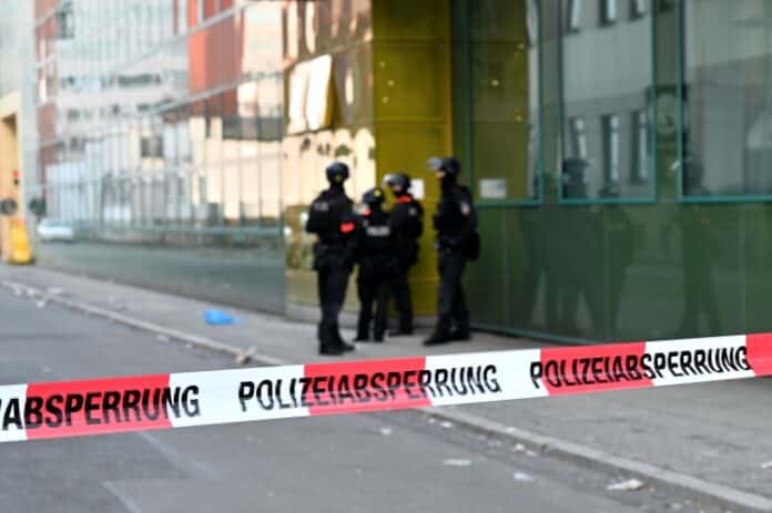 Größerer Polizeieinsatz in der Stiftstraße nach Hinweis auf bewaffnete Person