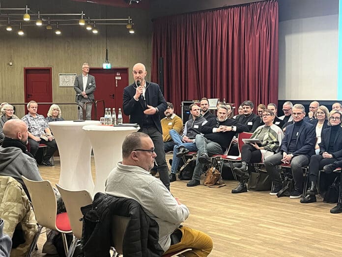 Hannovers Oberbürgermeister Belit Onay hatte zu einer Einwohnerversammlung ins Freizeitheim Döhren eingeladen.