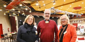Der neue „alte“ Vorstand beim Kunsthandwerkermarkt im Freizeitheim Döhren. v.l. Maria Hesse, Dr. Christian Vogel und Uta Meyer-Herder