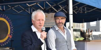 Auf dem Fiedelerplatz startete der Frühlingsmarkt Hannovers Bürgermeister Thomas Klapproth (l.) lobt die Arbeit der IDG