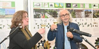 Louafi-Ausstellung: Ein Garten zwischen den Kulturen Anstoß auf die Ausstellung: Wirtschafts- und Umweltdezernentin Anja Ritschel und Kamel Louafi