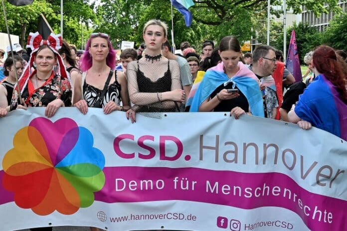 CSD-Demonstration 2026 in Hannover unter dem Motto: “Wir schreiben Zukunft: Gleichberechtigt. Selbstbestimmt. Queer.“